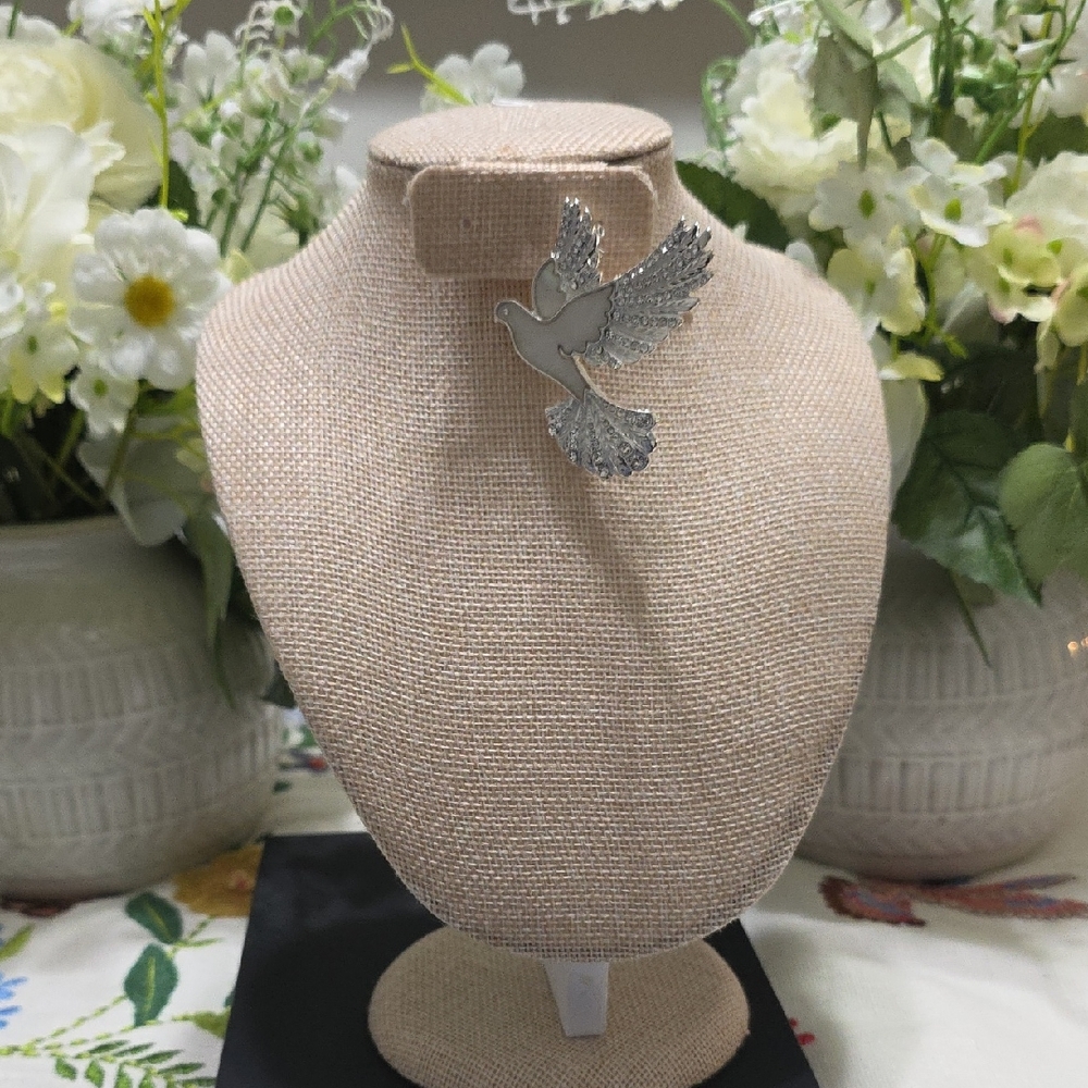 Graceful Silver Dove Rhunstone Gem Bird Brooch
